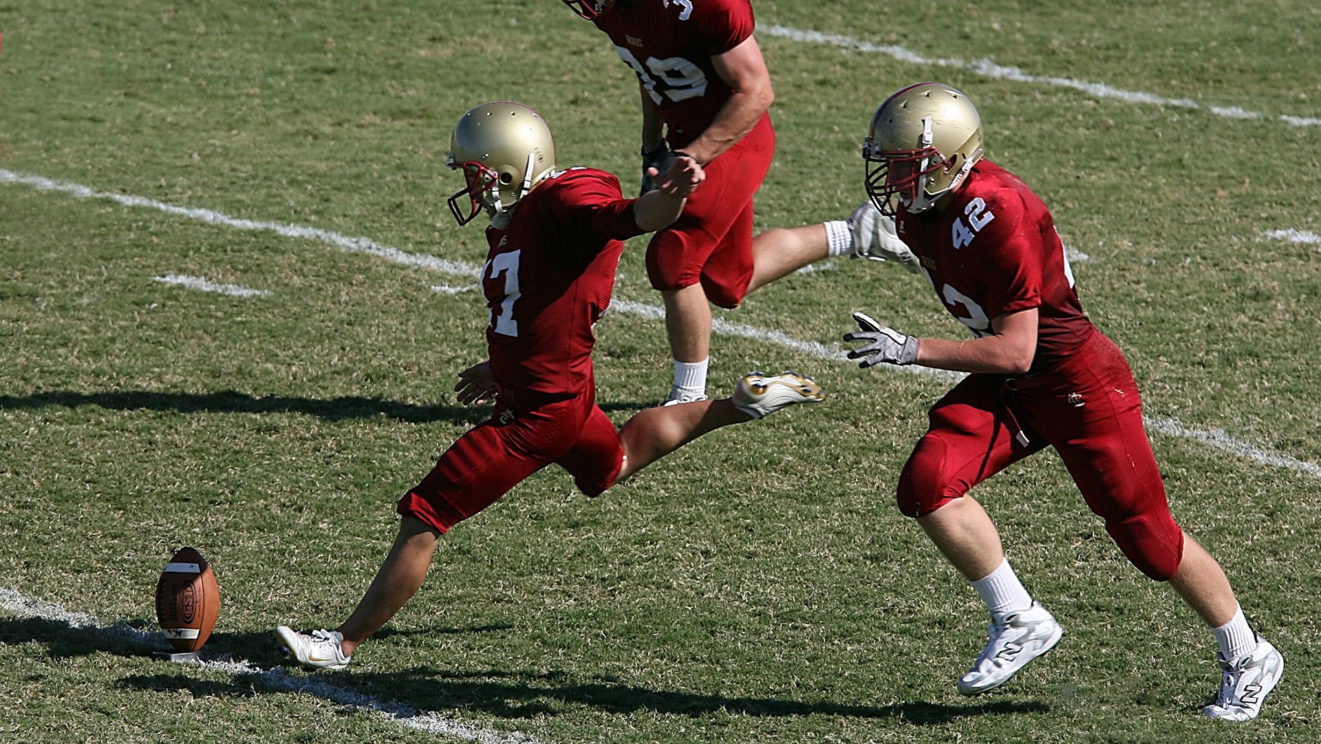 青春风暴席卷绿茵场！本世纪五大联赛最年轻首发前十榜单出炉，16岁天才道曼创纪录，巴萨金童亚马尔位列第四