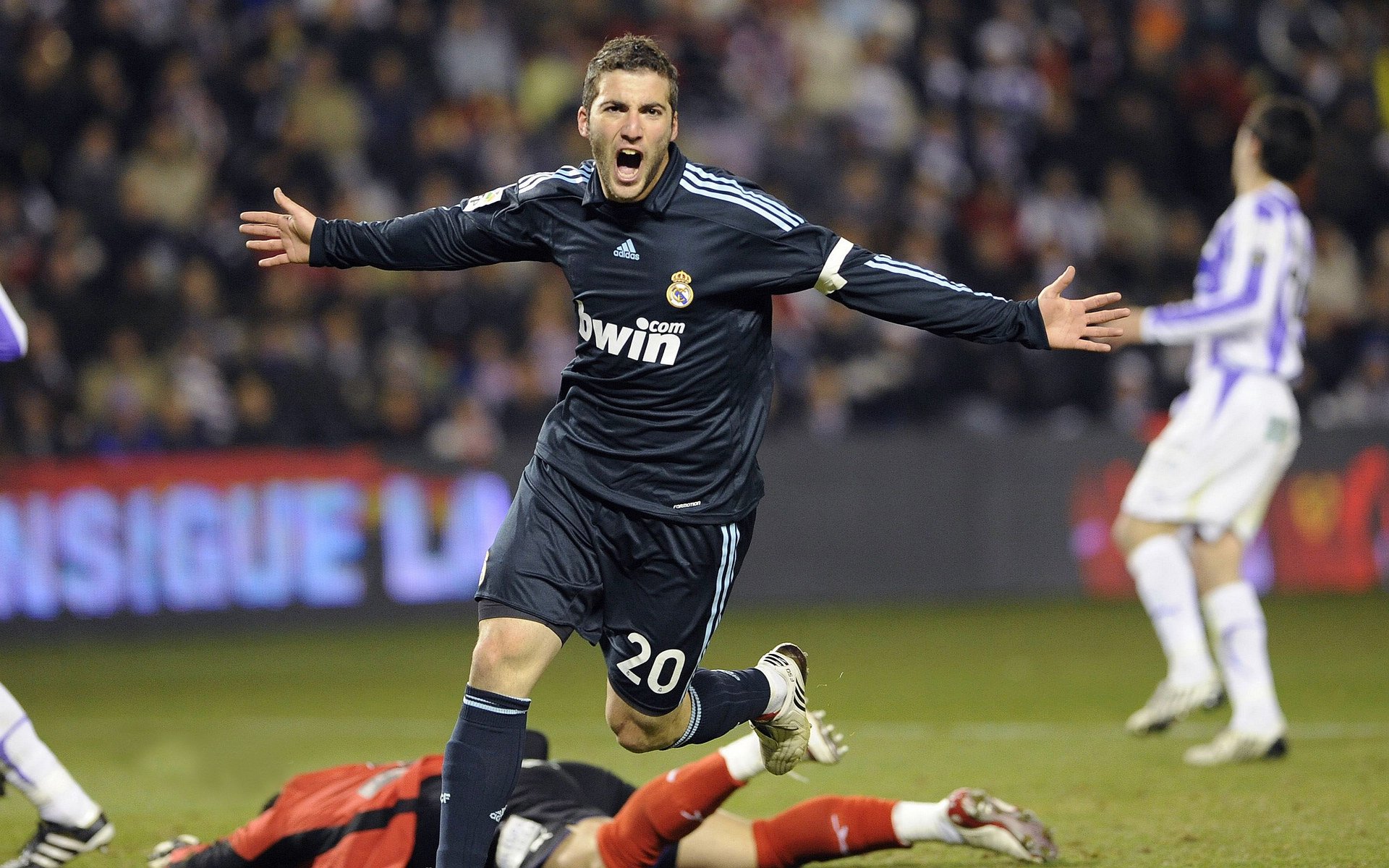 FIFPro年度最佳阵容入围次数榜揭晓，梅西十七度领跑传奇榜，姆巴佩六入前十成新时代标杆