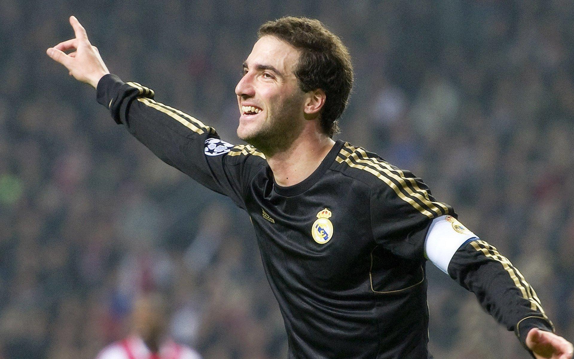 内维尔专访揭秘，与B费深度对话后彻底改观，盛赞曼联核心卓越的品格与担当